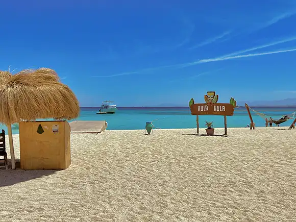 Hurghada: Hula Hula Island Boat Tour with Snorkeling, Lunch & Water Sports
